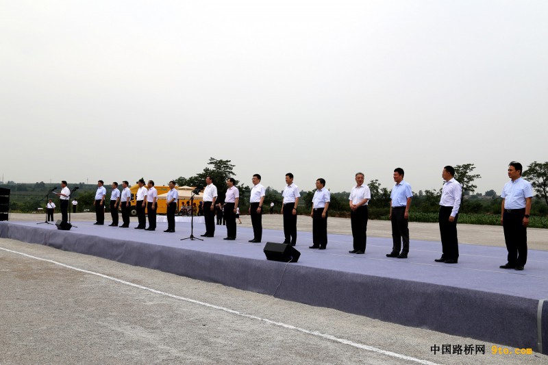 圖為為合銅、吳華高速公路項(xiàng)目開工儀式現(xiàn)場(chǎng)1